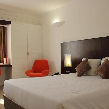 Hotel Le Saint Denis Екстериор снимка