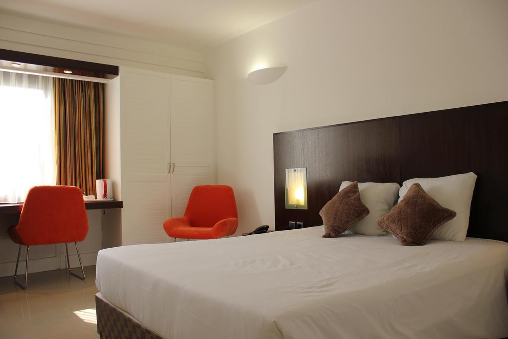 Hotel Le Saint Denis Екстериор снимка