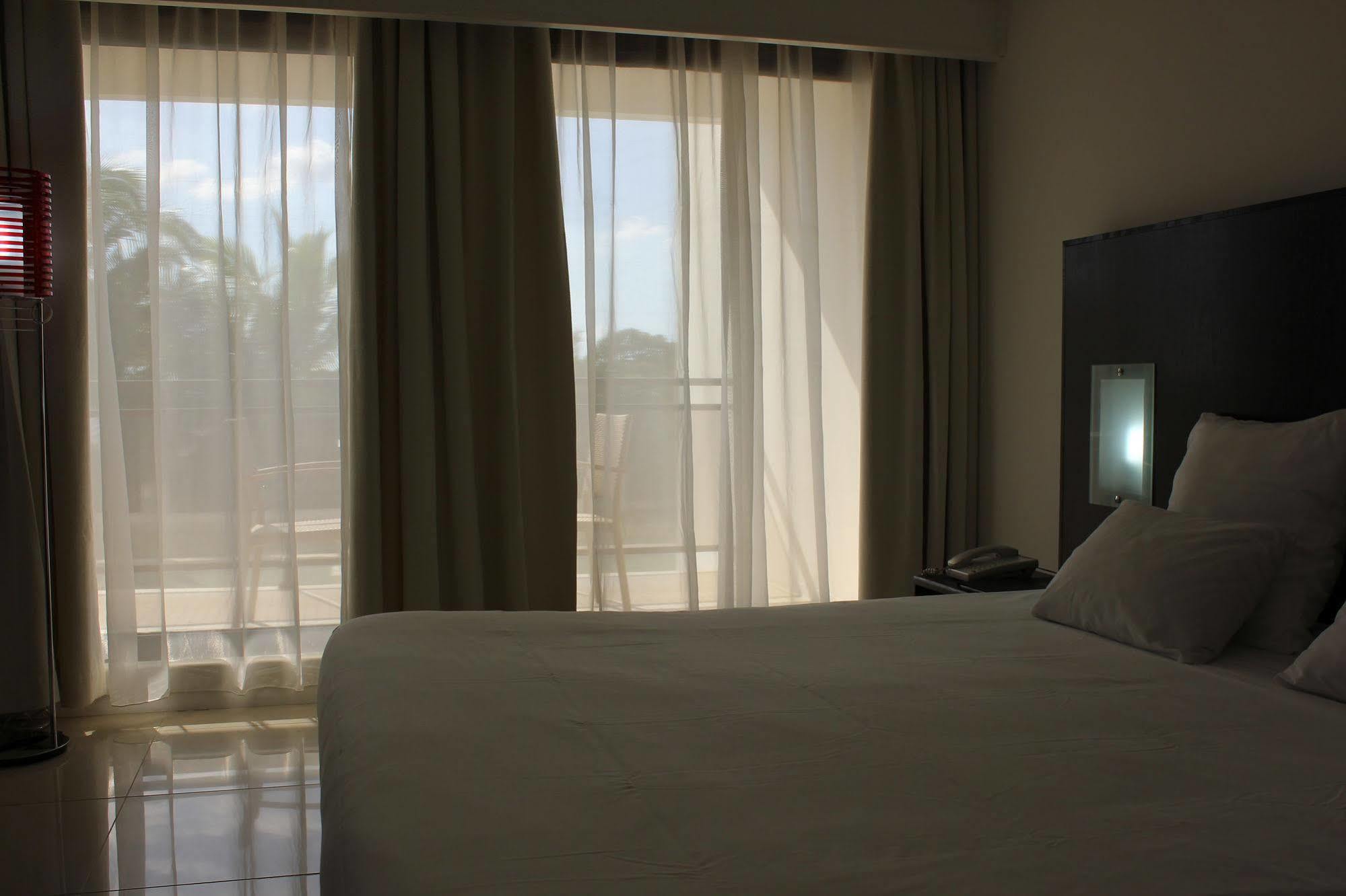 Hotel Le Saint Denis Екстериор снимка