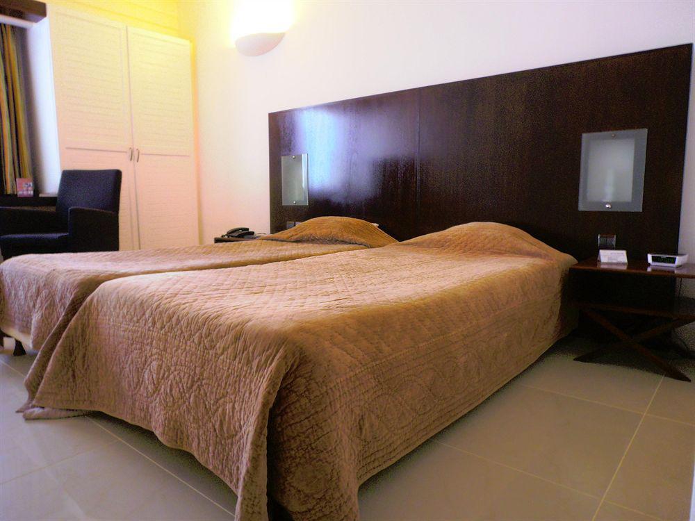 Hotel Le Saint Denis Екстериор снимка